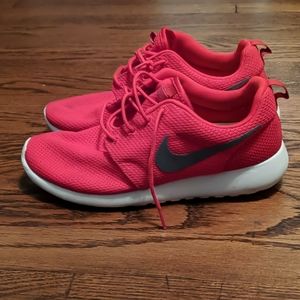 roshe run red